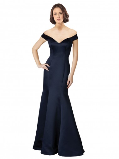 Boutique Bleu marine foncé Sirène Épaule Dénudée Col V Satiné Longue Robes demoiselle d'honneur / Robes de bal