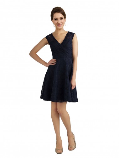 Boutique Bleu marine foncé Trapèze Col V Dentelle Courte Robes demoiselle d'honneur / Robes de cocktail