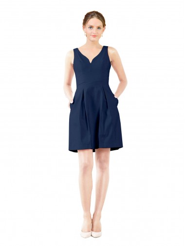 Boutique Bleu marine foncé Trapèze Col V Satiné Courte Robes demoiselle d'honneur / Robes de cocktail