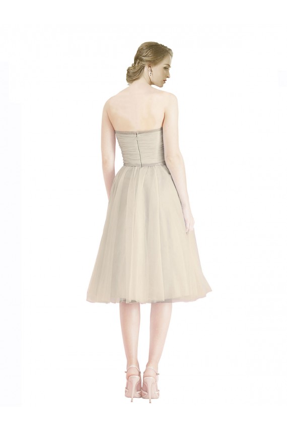 Boutique Trapèze Sans bretelle Tulle Courte Robes demoiselle d'honneur / Robes de cocktail